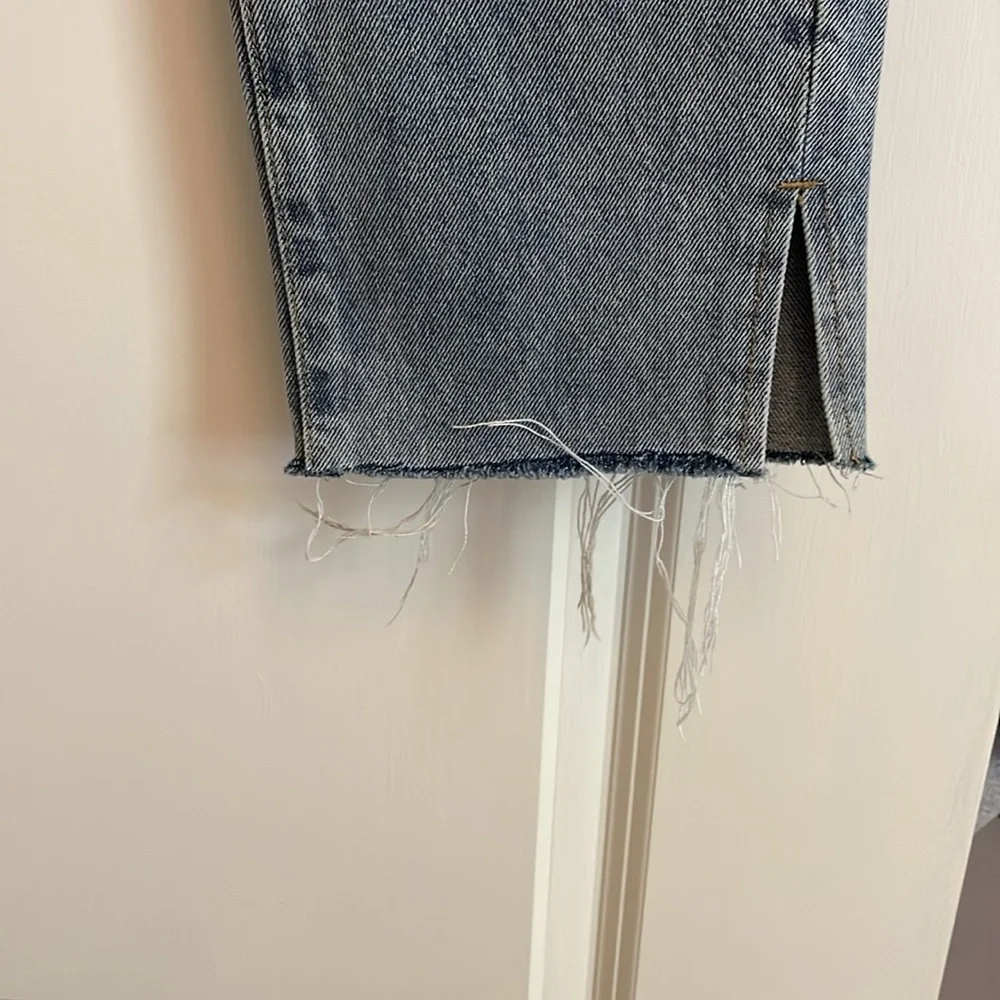 PrettyLittleThing Ripped Jeans - Picture 3 of 6